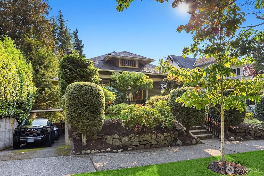 Photo of 3327 Grand Avenue, Everett, WA 98201 (MLS # 2437641)