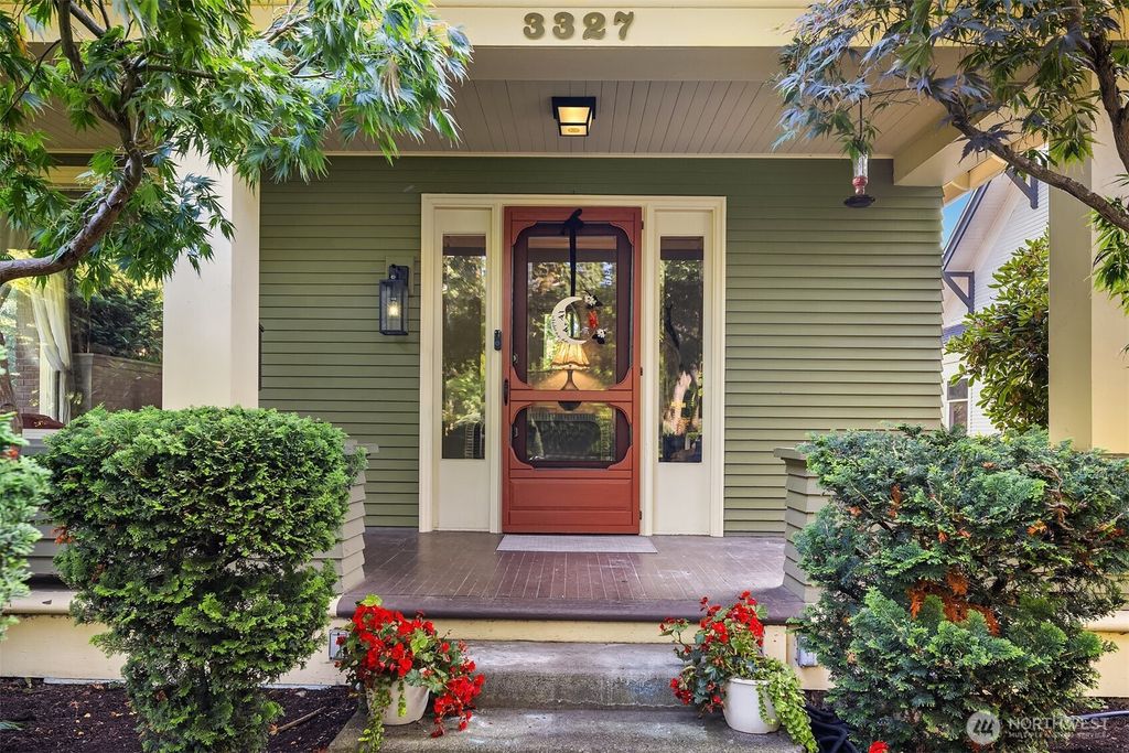 Photo of 3327 Grand Avenue, Everett, WA 98201 (MLS # 2437641)