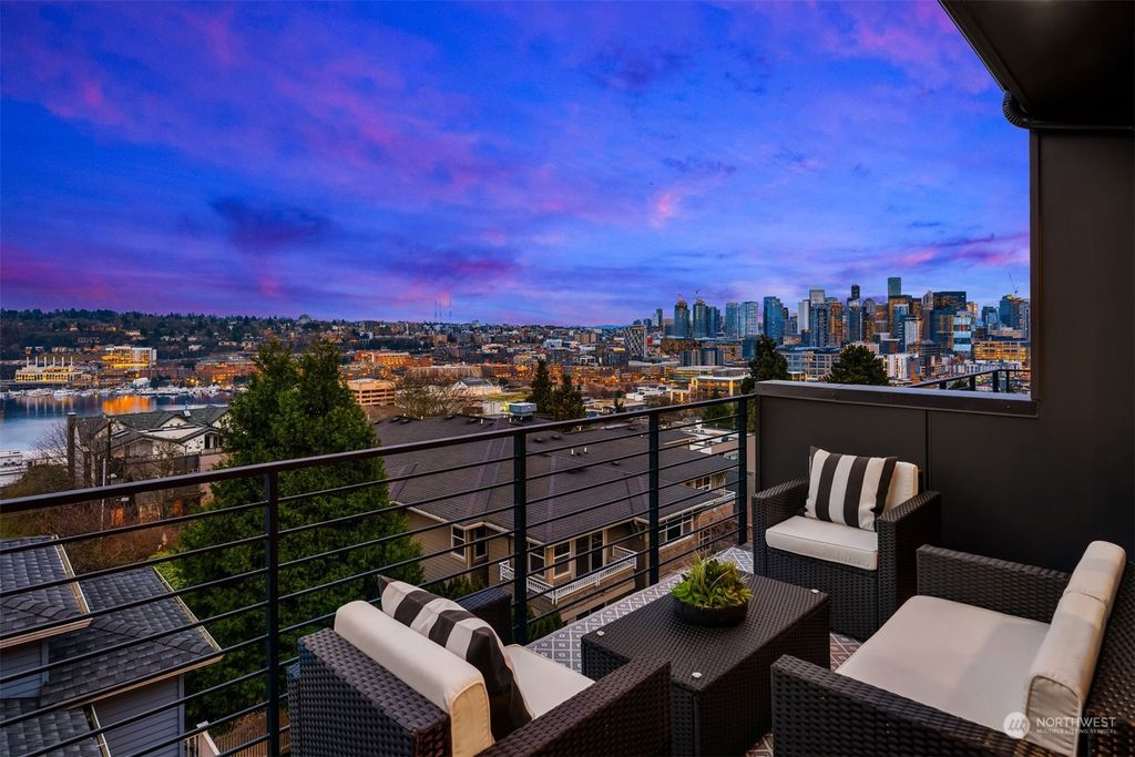 Photo of 1424 Taylor Avenue N, Seattle, WA 98109 (MLS # 2236426)