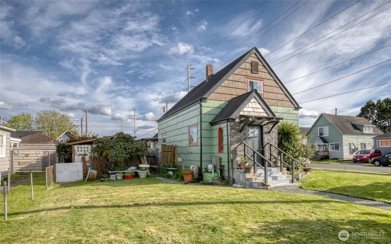 823 W 3rd Street