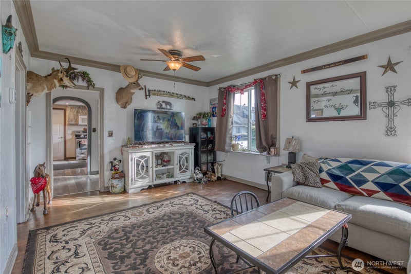 823 W 3rd Street