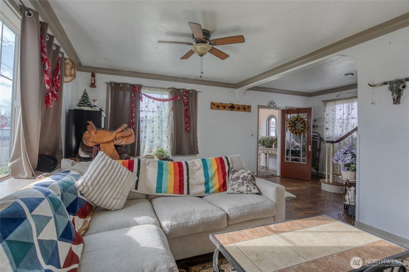 823 W 3rd Street