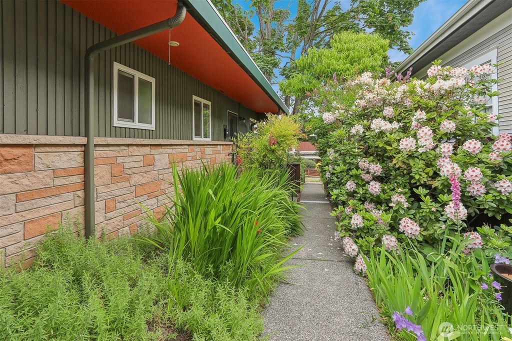 Photo of 1919 2nd Avenue W, Seattle, WA 98119 (MLS # 2392919)