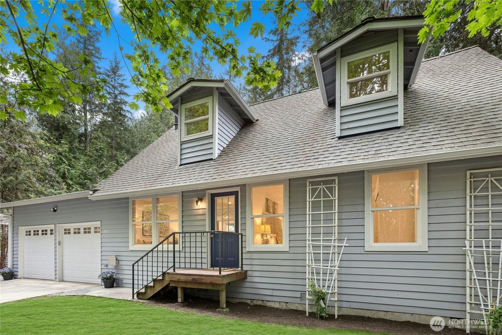 Photo of 3211 W Ames Lake Drive NE, Redmond, WA 98053 (MLS # 2593574)