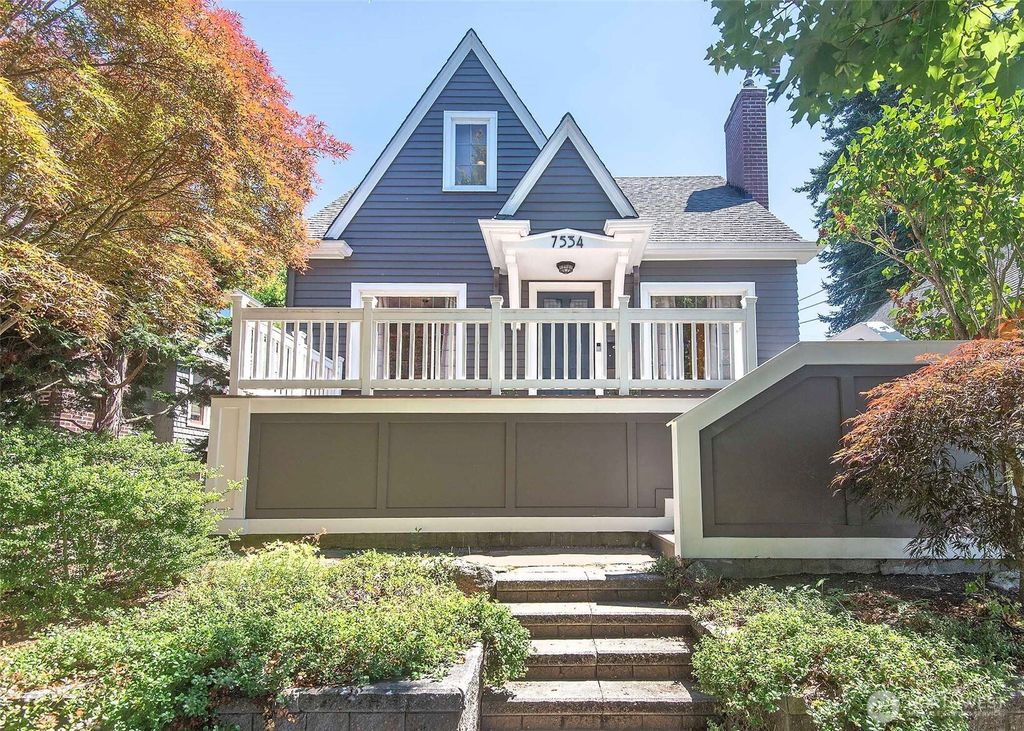 Photo of 7534 Brooklyn Avenue NE, Seattle, WA 98115 (MLS # 2405115)