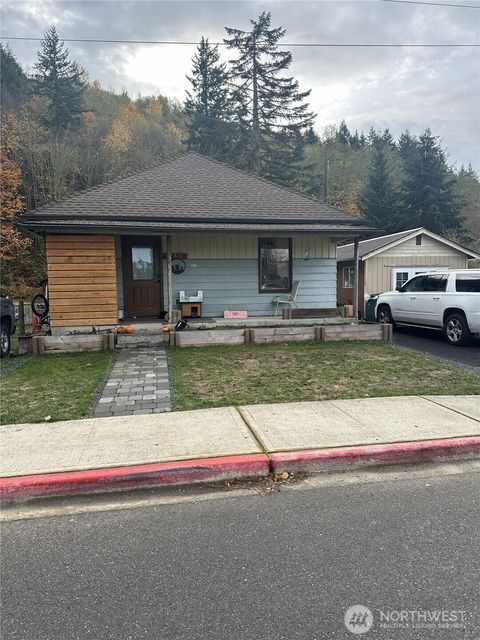 Photo of 240 Pershing Avenue, Carbonado, WA 98323 (MLS # 2453570)