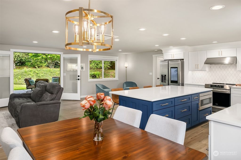 Photo of 18208 E Spring Lake Drive SE, Renton, WA 98058 (MLS # 2252994)
