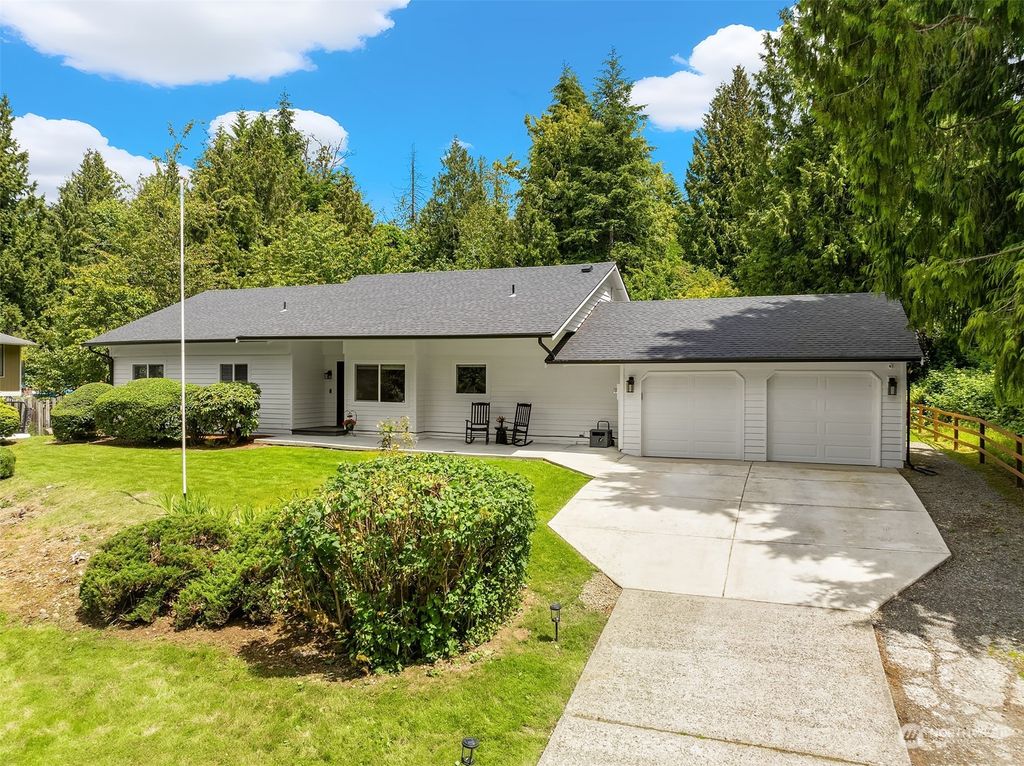 Photo of 18208 E Spring Lake Drive SE, Renton, WA 98058 (MLS # 2252994)