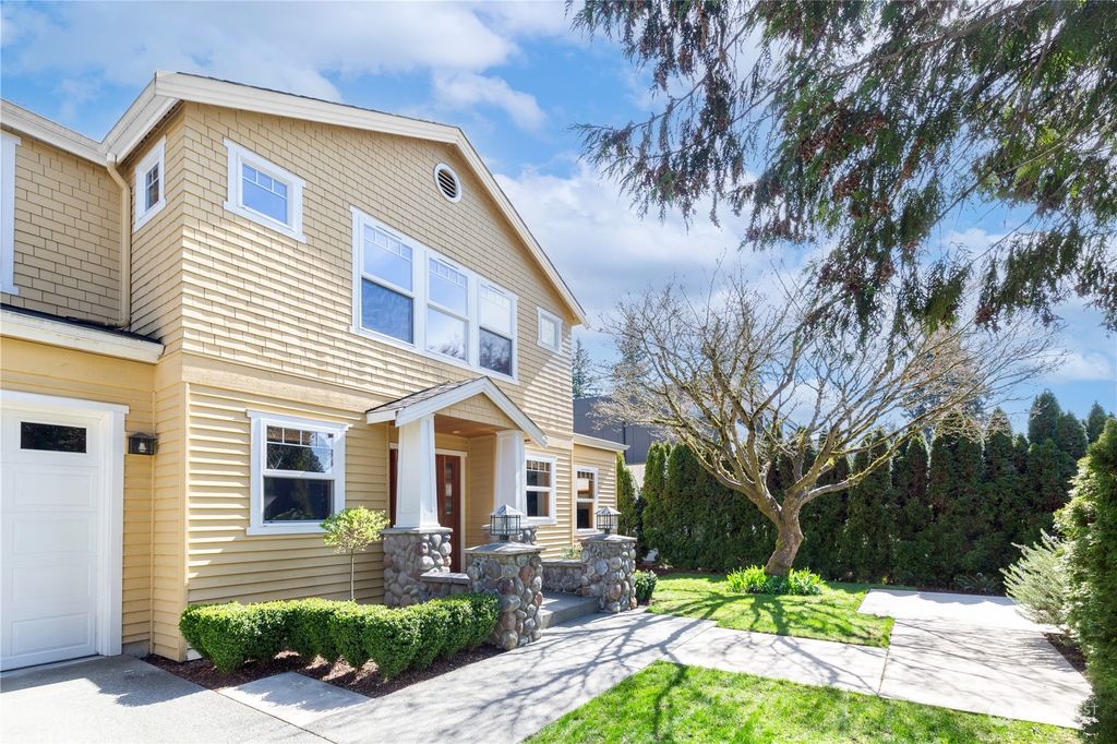 Photo of 3114 92nd Avenue NE, Clyde Hill, WA 98004 (MLS # 2213194)