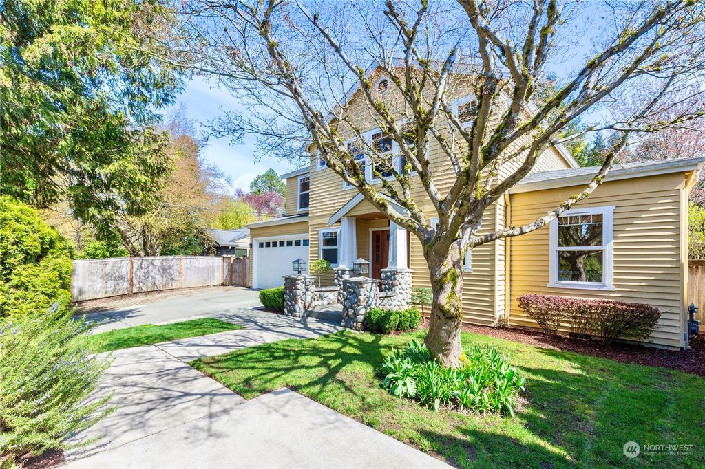 Photo of 3114 92nd Avenue NE, Clyde Hill, WA 98004 (MLS # 2213194)