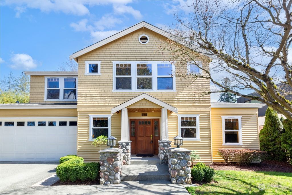 Photo of 3114 92nd Avenue NE, Clyde Hill, WA 98004 (MLS # 2213194)