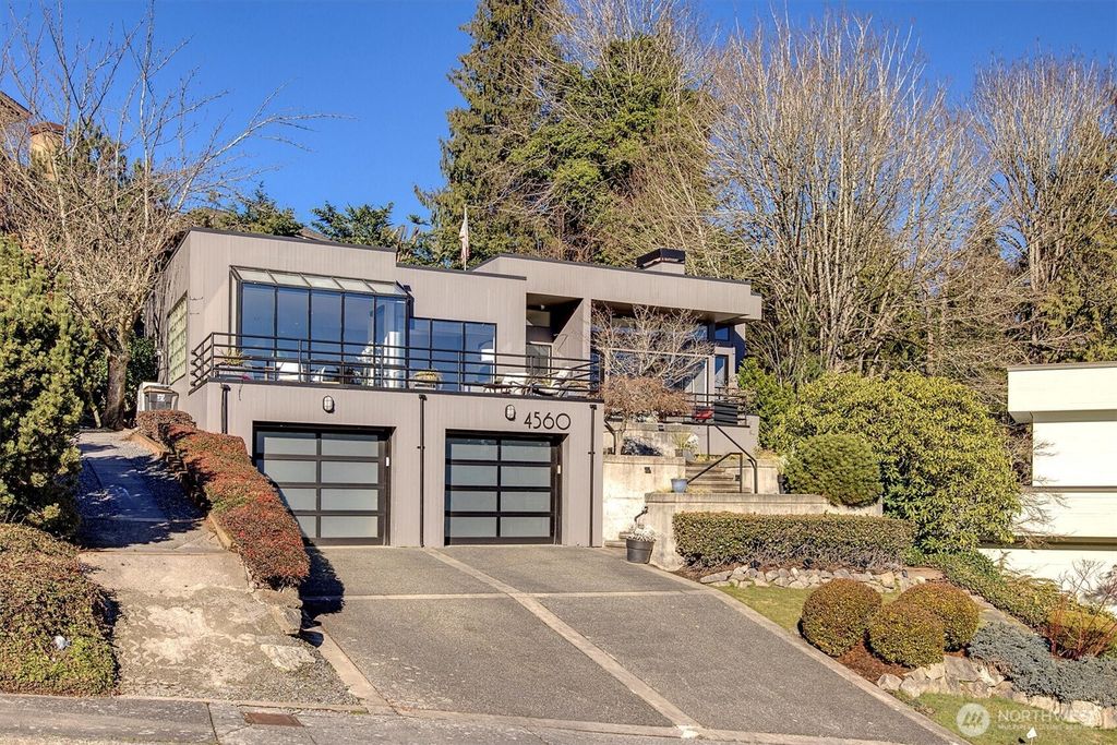 Photo of 4560 NE 89th Street, Seattle, WA 98115 (MLS # 2328565)