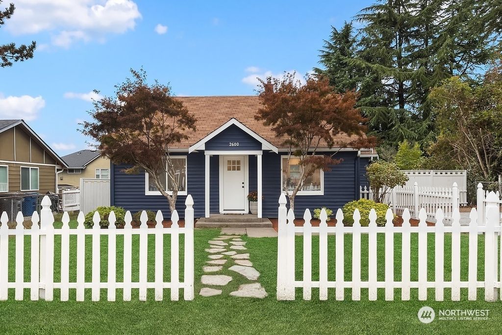 Photo of 2600 NE 20th st St, Renton, WA 98056 (MLS # 2240838)