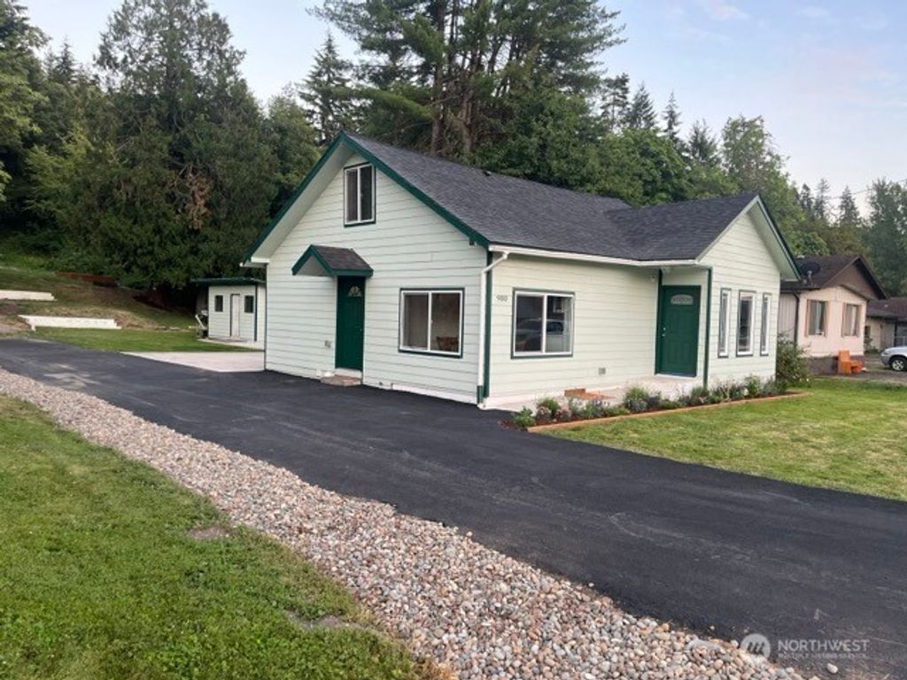 Photo of 900 SE 1st Street, Winlock, WA 98596 (MLS # 2558833)