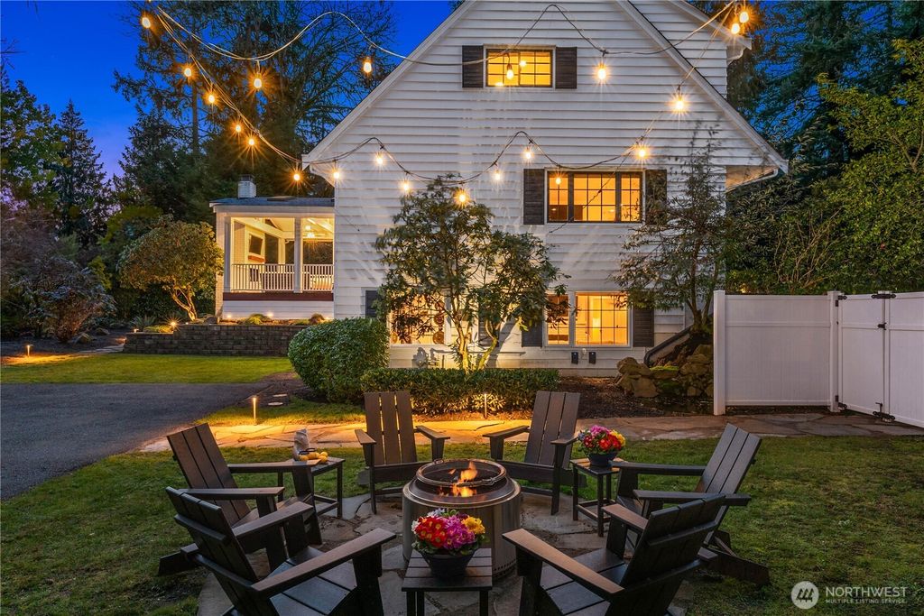 Photo of 8829 SE 60th Street, Mercer Island, WA 98040 (MLS # 2335404)