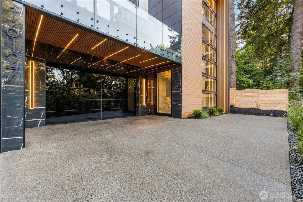 Photo of 16127 SE 44th Way, Bellevue, WA 98006 (MLS # 2579574)