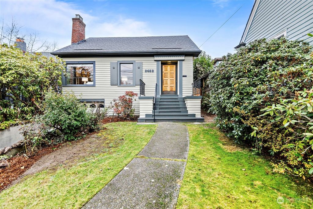 Photo of 2462 W Montlake Place E, Seattle, WA 98112 (MLS # 1998556)