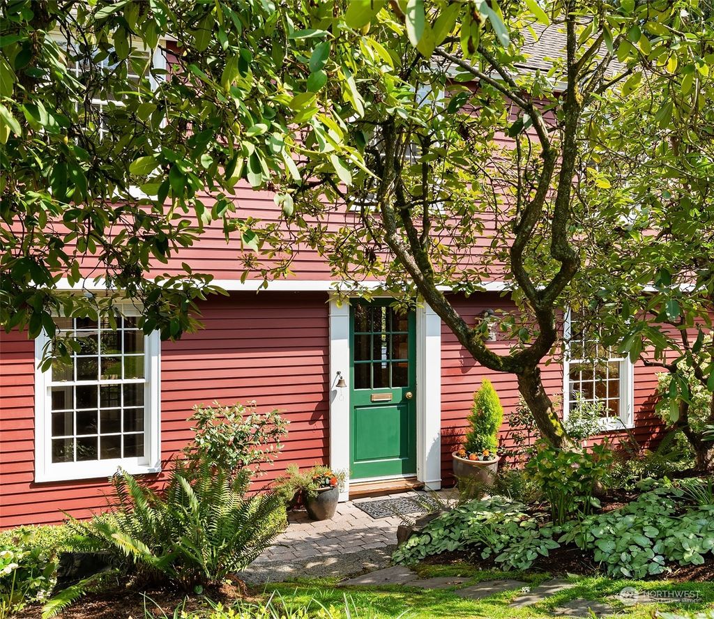 Photo of 4827 NE 43rd Street, Seattle, WA 98105 (MLS # 2046805)