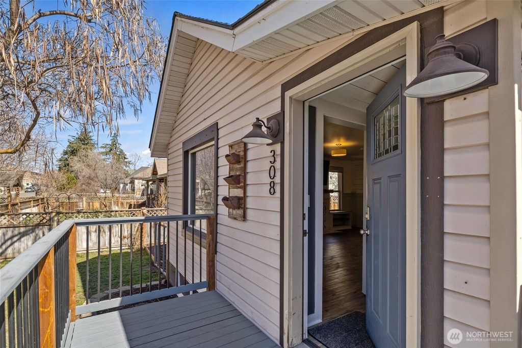Photo of 308 S Pearl Street, Ellensburg, WA 98926 (MLS # 2500769)