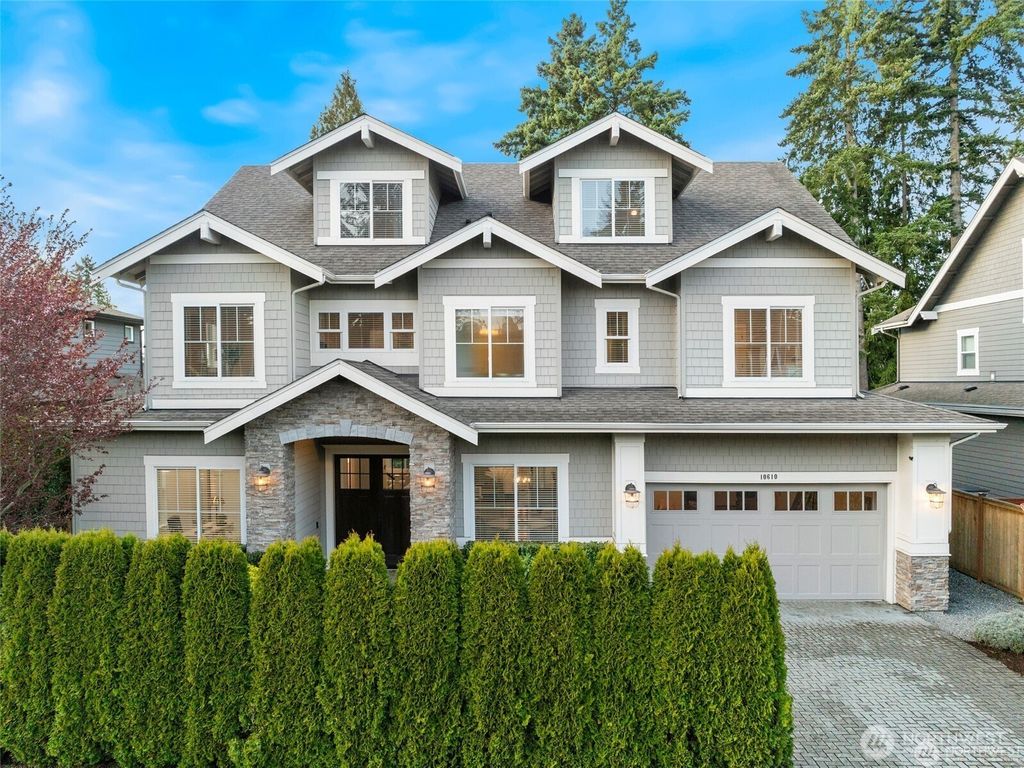 Photo of 10610 NE 28th Street, Bellevue, WA 98004 (MLS # 2526080)