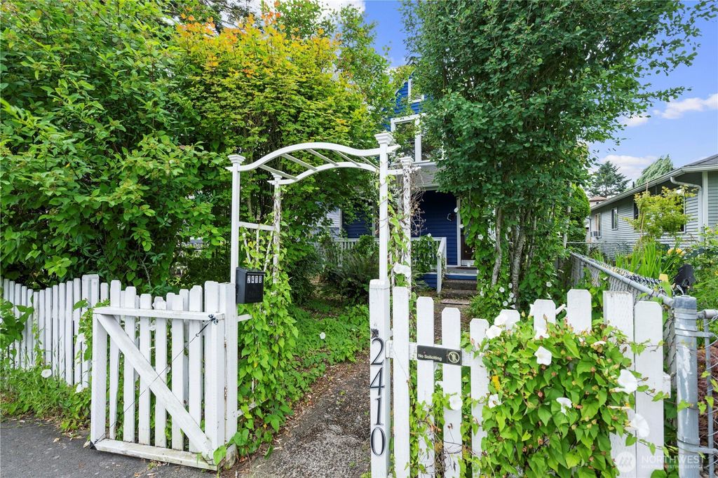 Photo of 2410 State Street, Everett, WA 98201 (MLS # 2547156)