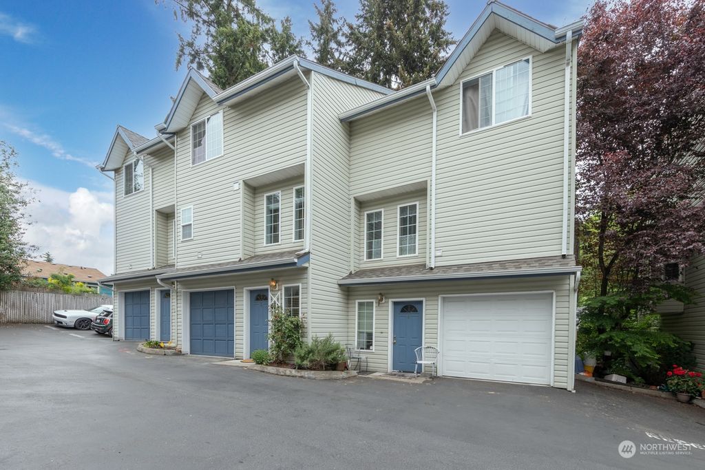 Photo of 12549 Roosevelt Avenue NE #5, Seattle, WA 98125 (MLS # 2073526)