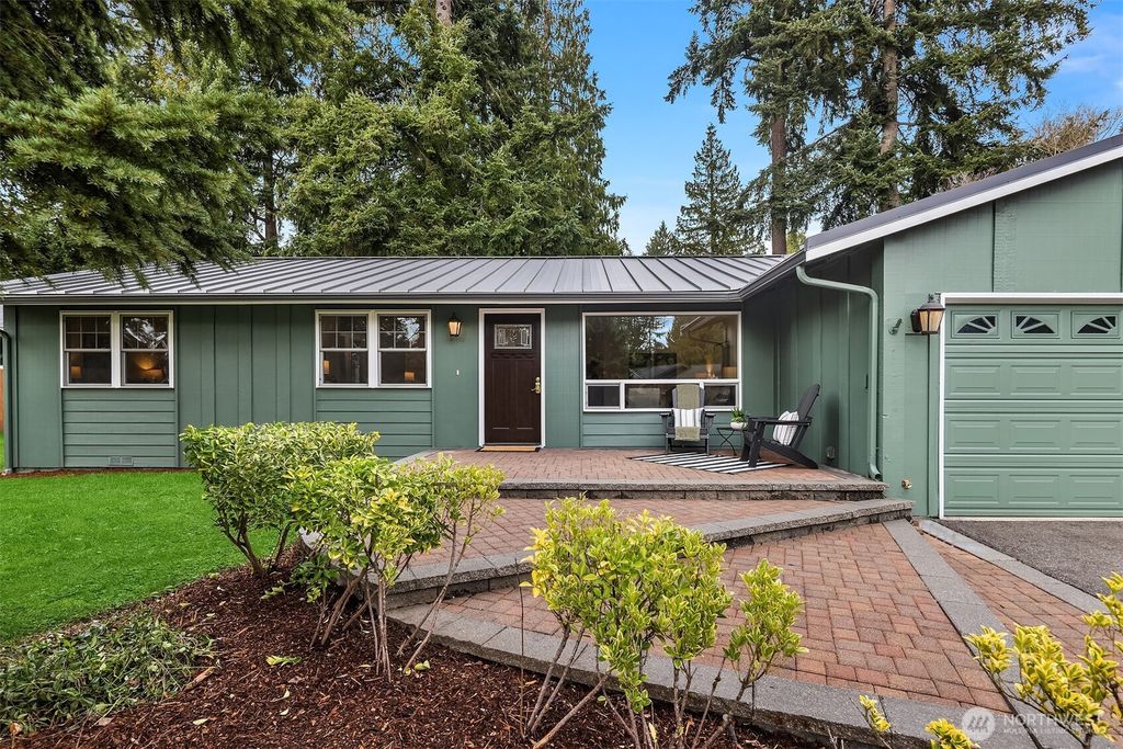 Photo of 16708 NE 91st Place, Redmond, WA 98052 (MLS # 2478252)