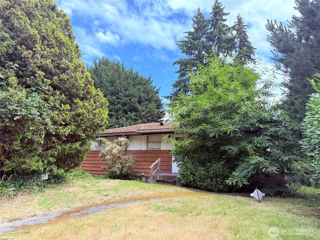 Photo of 1520 102nd Avenue NE, Bellevue, WA 98004 (MLS # 2549865)