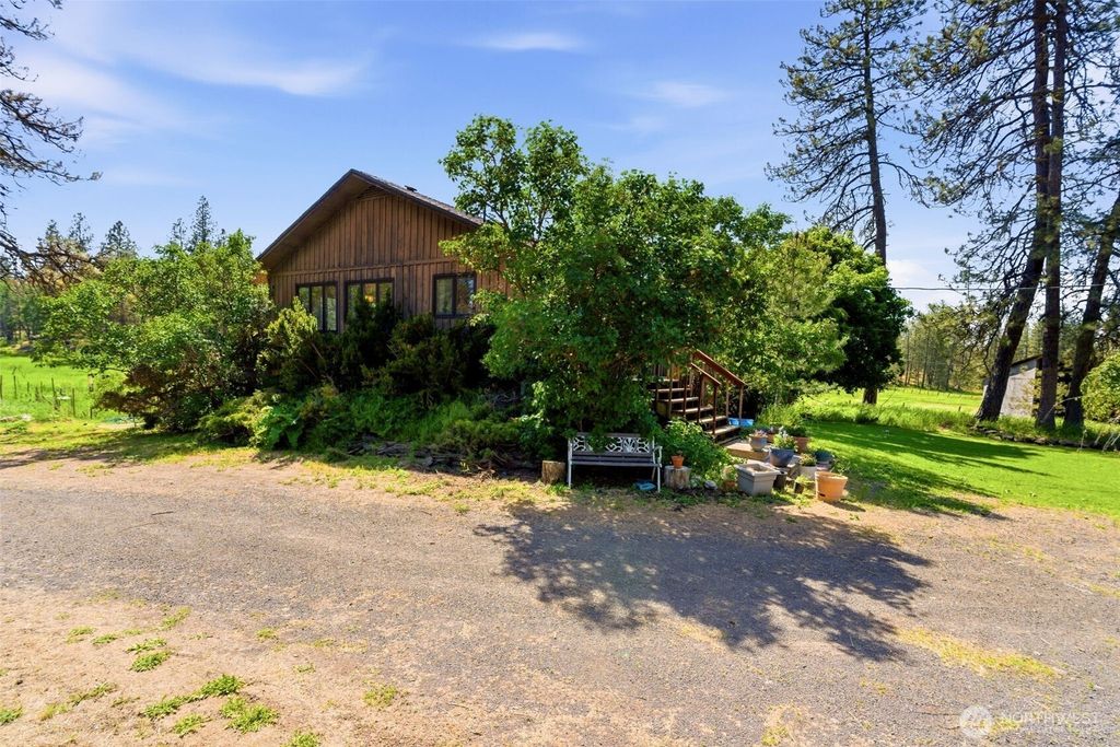 Photo of 21818 S Frog Hollow Ln LN, Cheney, WA 99004 (MLS # 2532514)