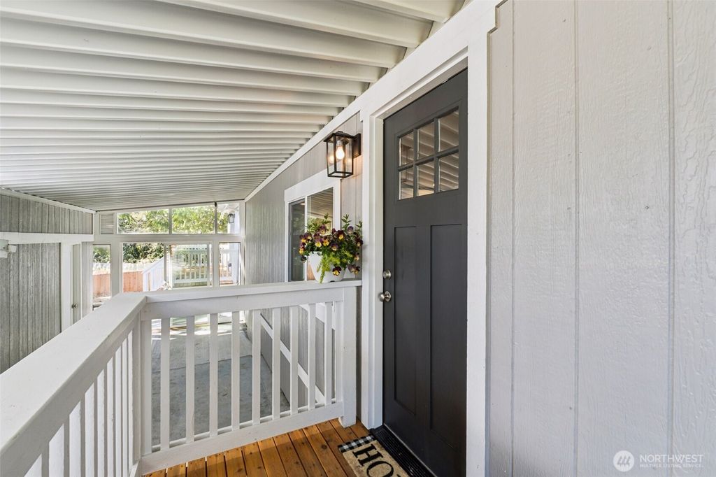 Photo of 14322 Admiralty Way #27, Lynnwood, WA 98087 (MLS # 2505370)