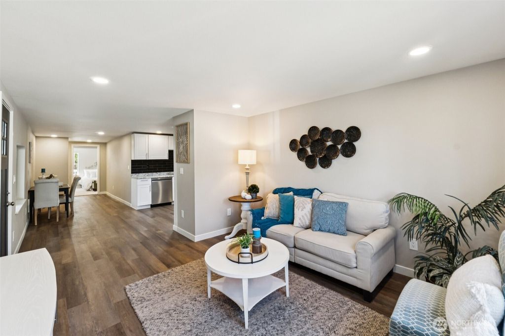 Photo of 14322 Admiralty Way #27, Lynnwood, WA 98087 (MLS # 2505370)