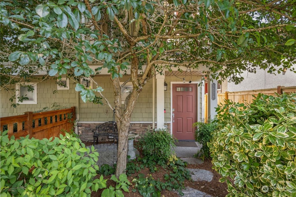 Photo of 6518 5th Avenue NE, Seattle, WA 98115 (MLS # 2262471)