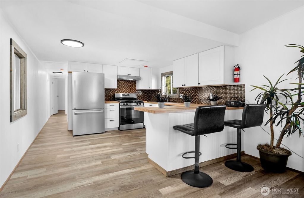 Photo of 14322 Admiralty Way #8, Lynnwood, WA 98087 (MLS # 2459876)