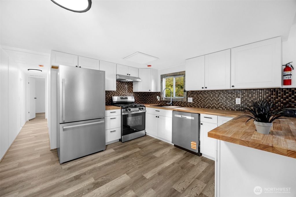 Photo of 14322 Admiralty Way #8, Lynnwood, WA 98087 (MLS # 2459876)