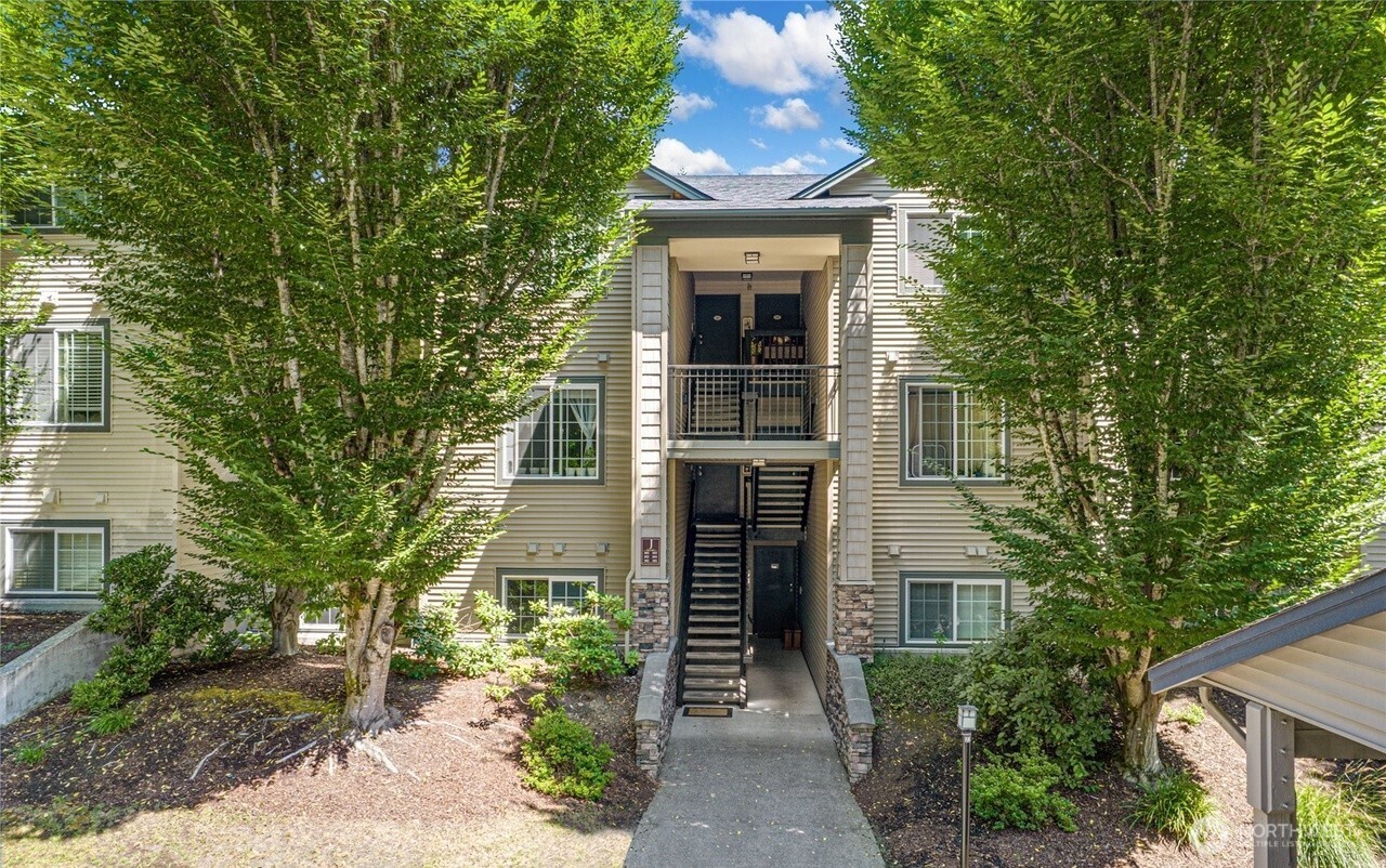 25025 SE Klahanie Boulevard J102