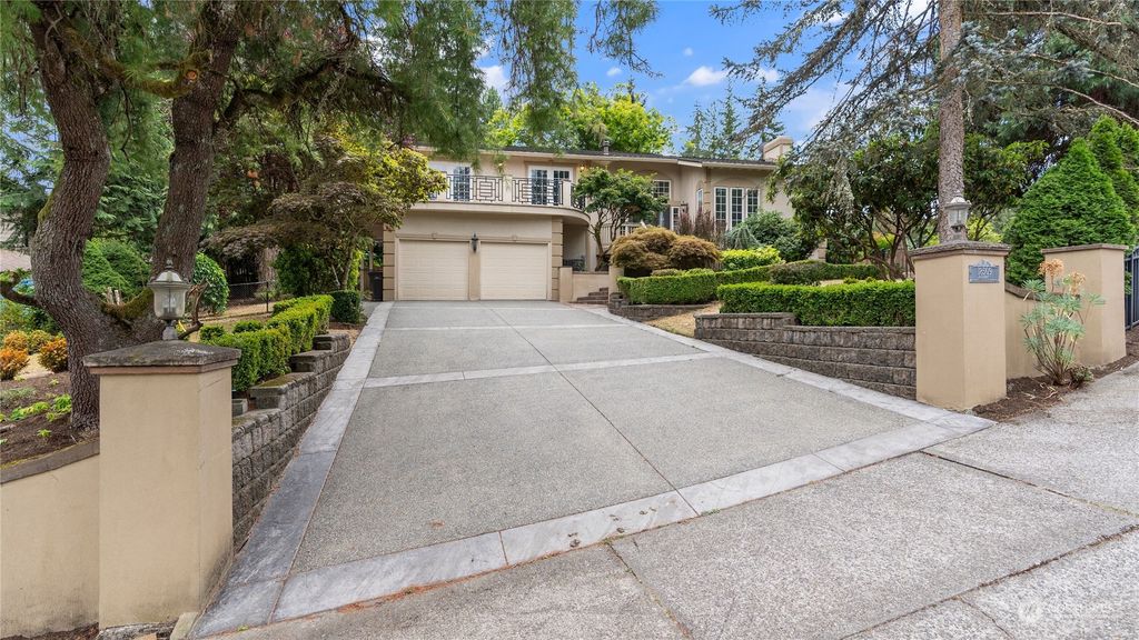 Photo of 18509 NE 27th Street, Redmond, WA 98052 (MLS # 2277934)