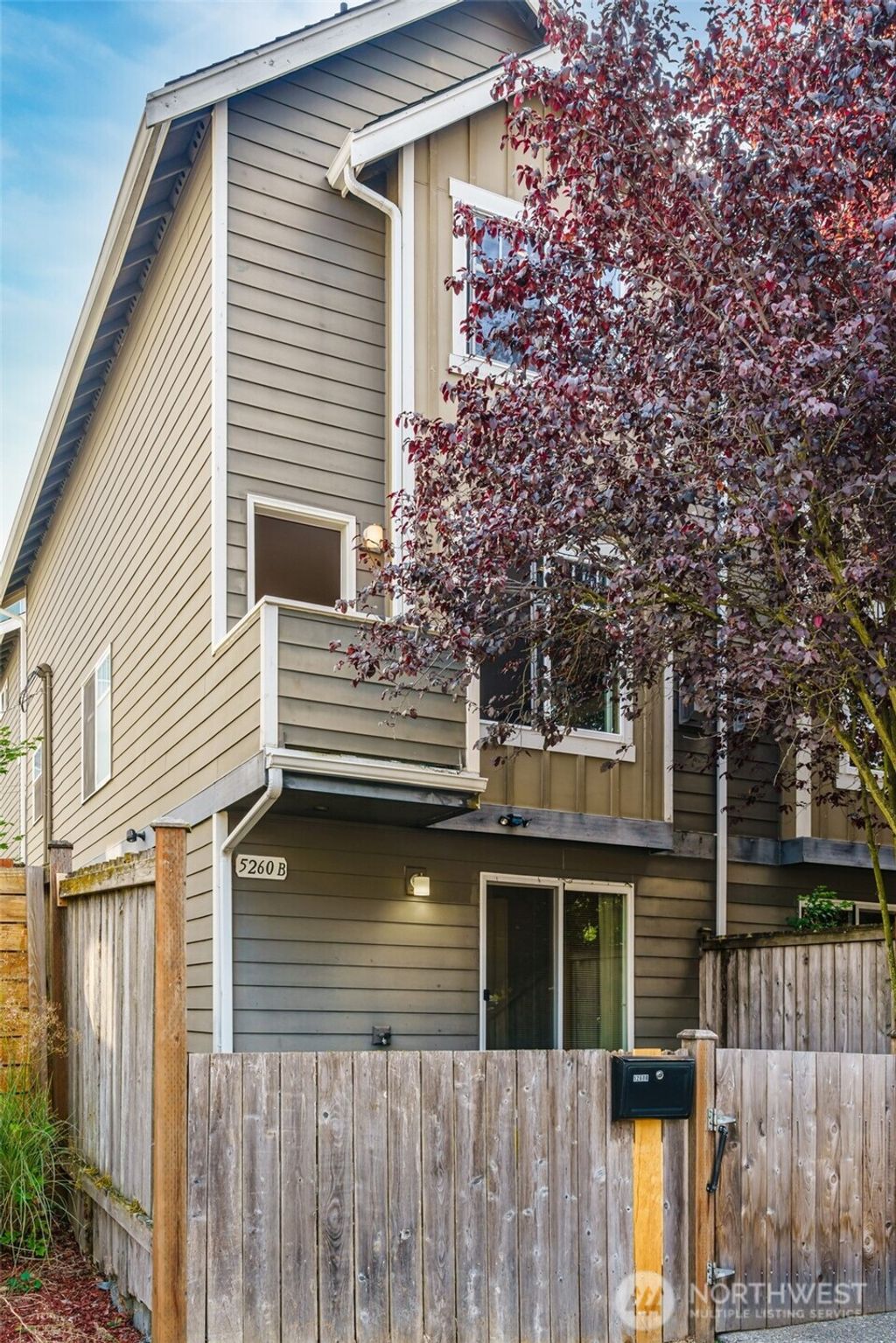 Photo of 5260 Brooklyn Avenue NE, Seattle, WA 98105 (MLS # 2521444)