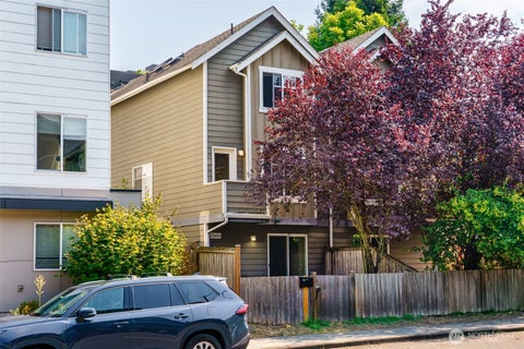 Photo of 5260 Brooklyn Avenue NE, Seattle, WA 98105 (MLS # 2521444)