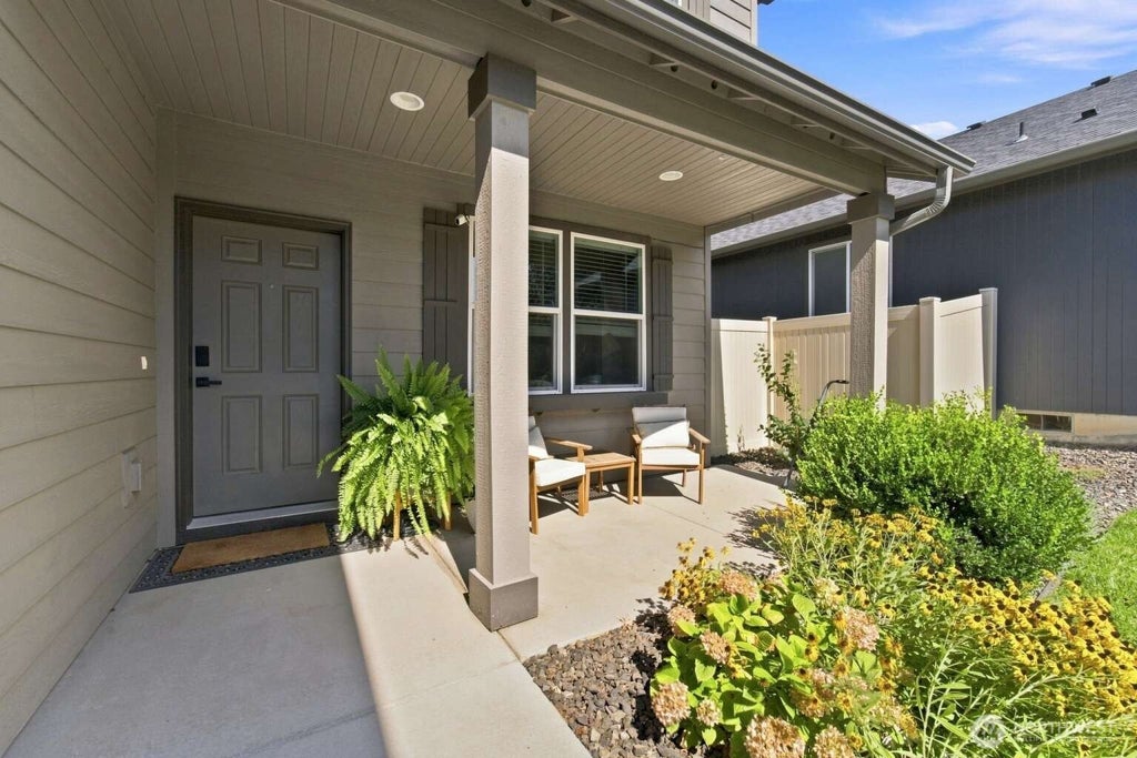 Photo of 1170 SW Virginia ST ST, College Place, WA 99324 (MLS # 2580149)