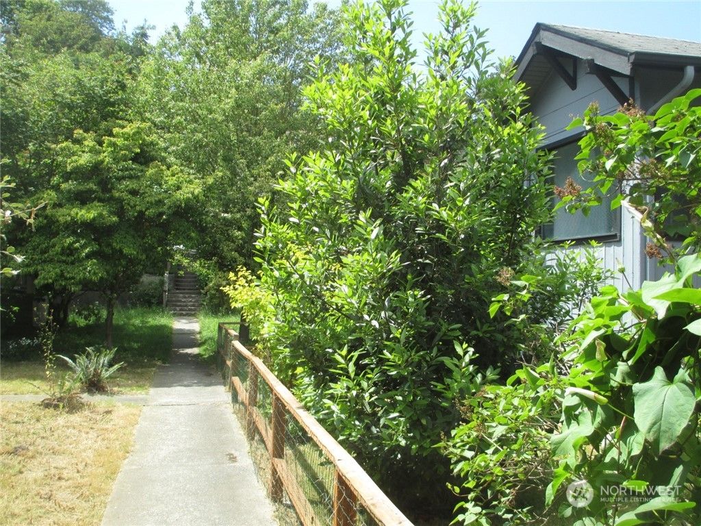 Photo of 5208 A Ravenna Avenue NE, Seattle, WA 98105 (MLS # 2027620)