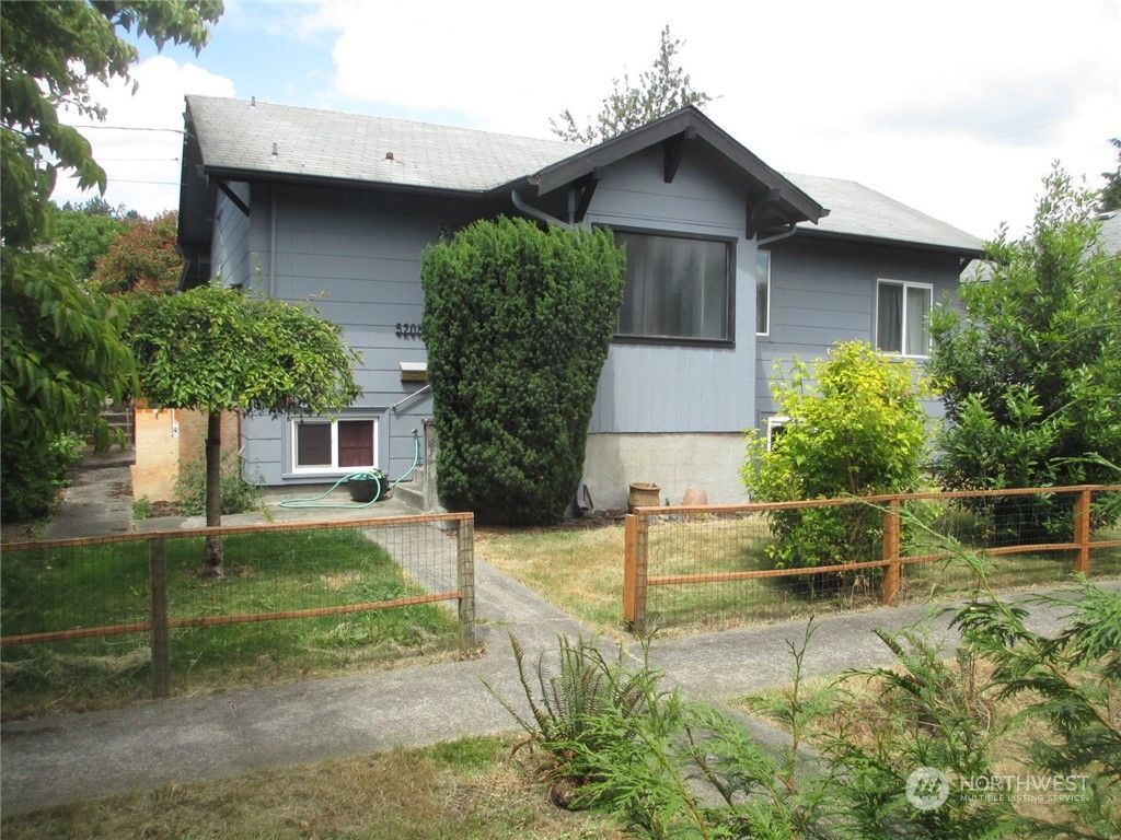 Photo of 5208 A Ravenna Avenue NE, Seattle, WA 98105 (MLS # 2027620)