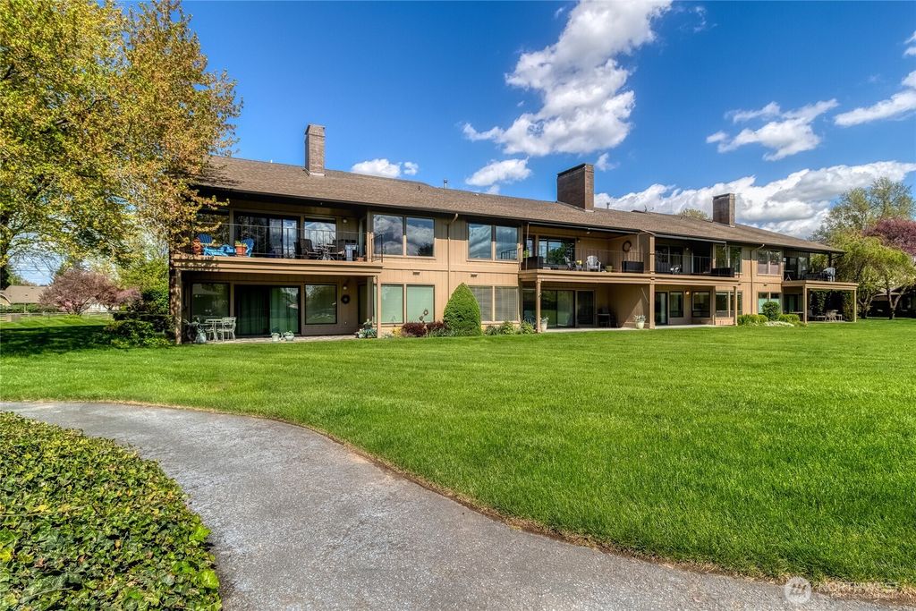 Photo of 2100 Plaza Way #103, Walla Walla, WA 99362 (MLS # 2509375)