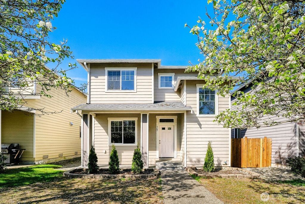 Photo of 367 Graham Avenue NE, Renton, WA 98059 (MLS # 2503640)