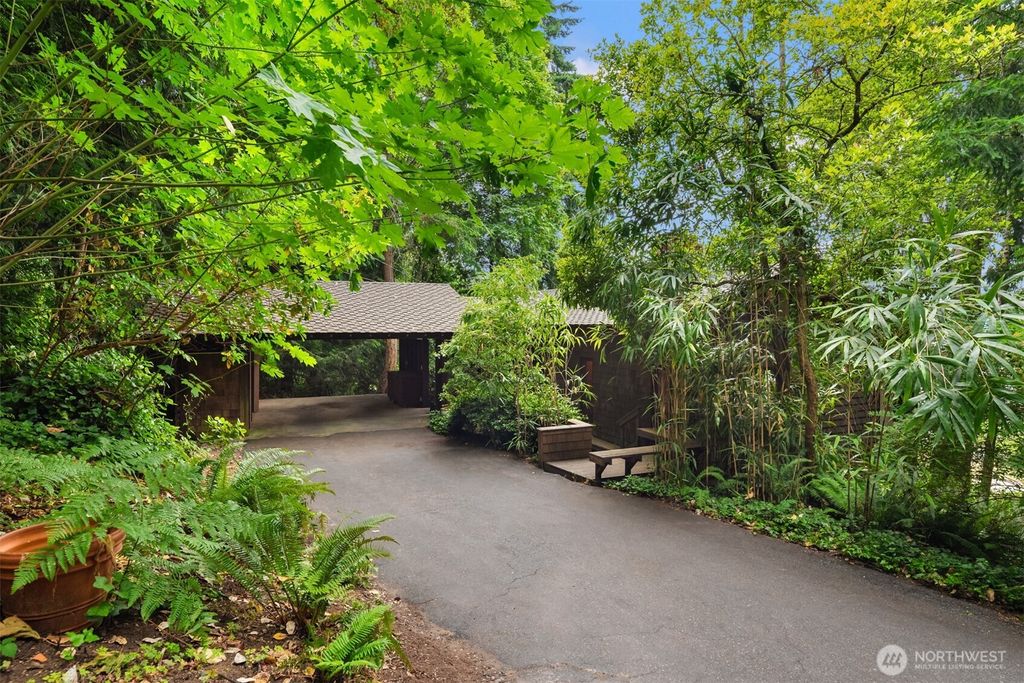 Photo of 11658 72nd Place NE, Kirkland, WA 98034 (MLS # 2397175)