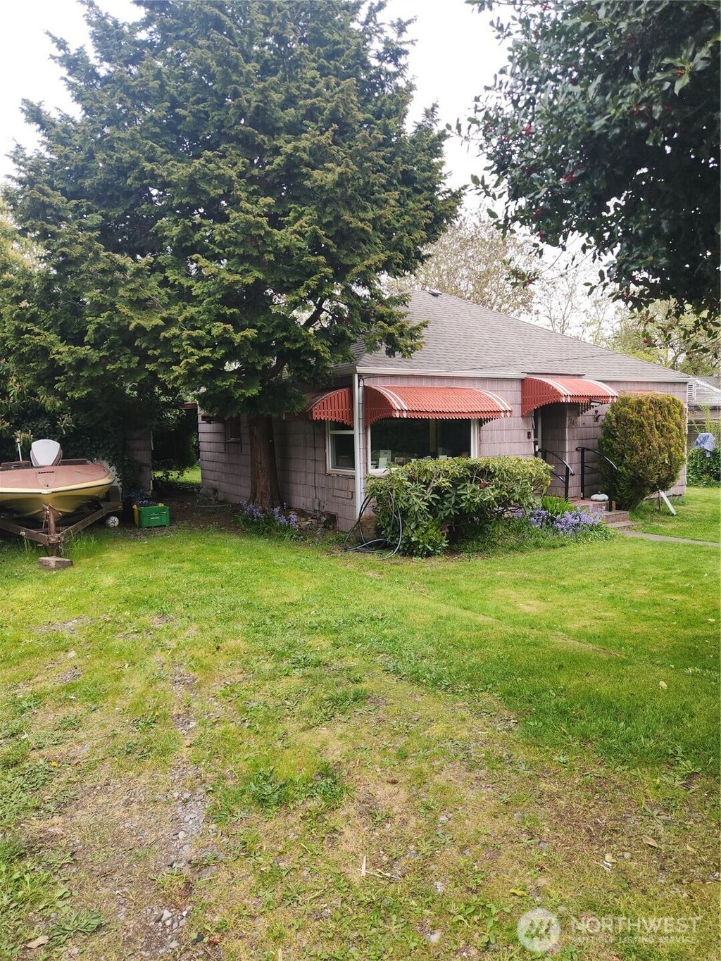 Photo of 3740 S 142nd St, Tukwila, WA 98168 (MLS # 2512253)