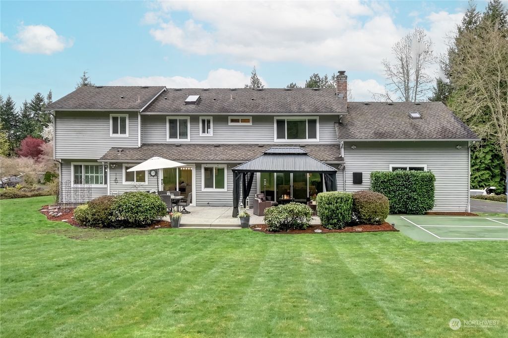 Photo of 10914 154th Avenue NE, Redmond, WA 98052 (MLS # 2218006)