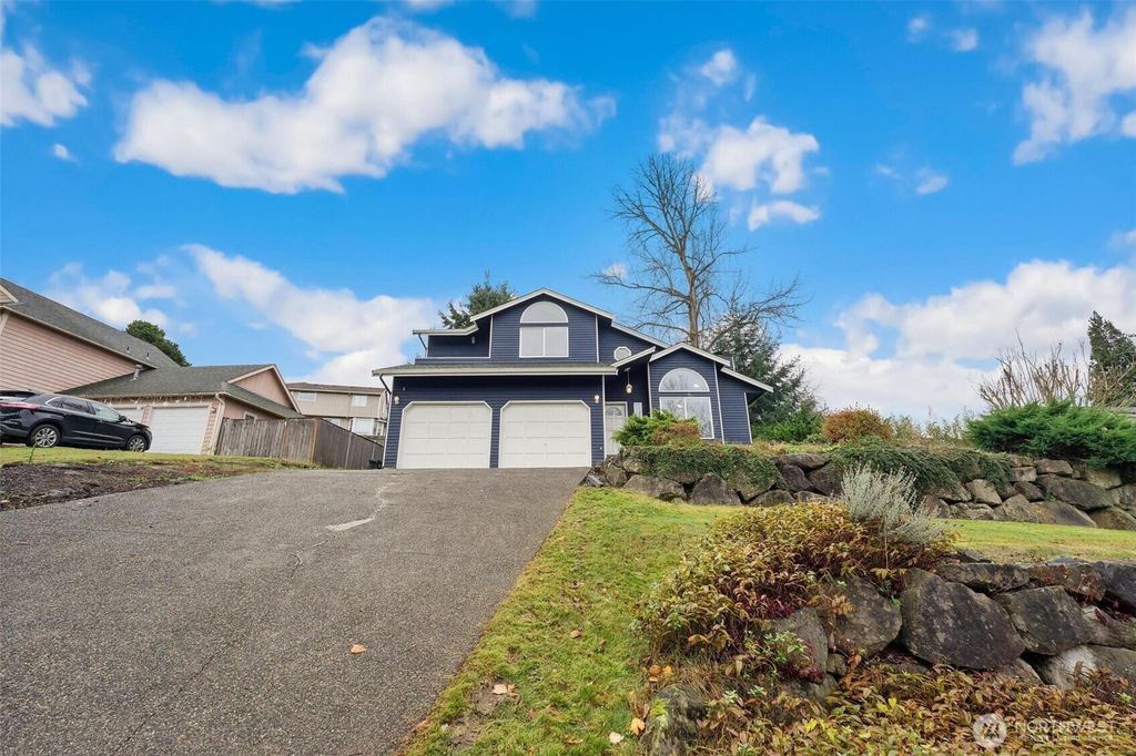 Photo of 3803 S 284th Place, Auburn, WA 98001 (MLS # 2340827)