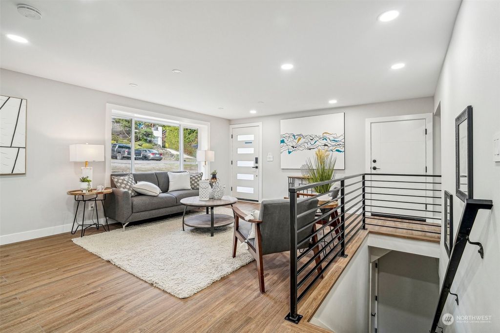 Photo of 9252 9th Avenue NW, Seattle, WA 98117 (MLS # 2307598)