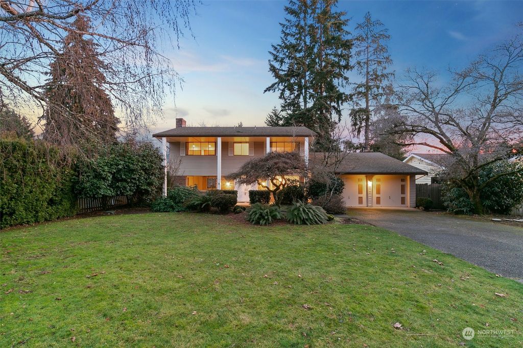 Photo of 12913 SE 68th Street, Bellevue, WA 98006 (MLS # 2026559)