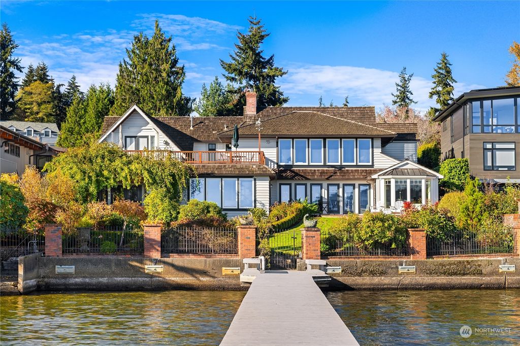 Photo of 16520 Shore Drive NE, Lake Forest Park, WA 98155 (MLS # 2324141)